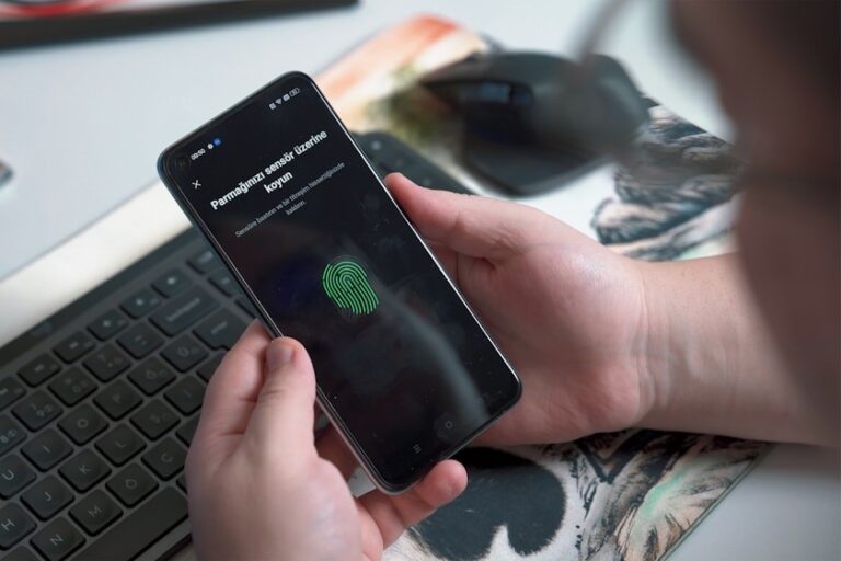 Přihlášení do&nbsp;firemní služby s&nbsp;ověřením přes mobilní telefon